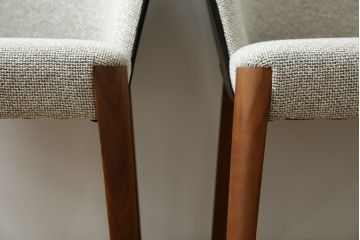 中古　美品　arflex(アルフレックス)　FLUTE(フルーテ)　FLU-APBLKBN(NWN)　身体を包み込む曲線が美しいアームチェア(パイピング))2脚セット(ダイニングチェア、椅子、イス、バラ売り可能)(定価2脚で約37万千円)(R-068390)