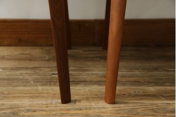 中古　美品　arflex(アルフレックス)　FLUTE(フルーテ)　FLU-APBLKBN(NWN)　身体を包み込む曲線が美しいアームチェア(パイピング))2脚セット(ダイニングチェア、椅子、イス、バラ売り可能)(定価2脚で約37万千円)(R-068390)