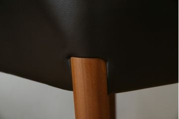 中古　美品　arflex(アルフレックス)　FLUTE(フルーテ)　FLU-APBLKBN(NWN)　身体を包み込む曲線が美しいアームチェア(パイピング))2脚セット(ダイニングチェア、椅子、イス、バラ売り可能)(定価2脚で約37万千円)(R-068390)