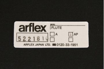 中古　美品　arflex(アルフレックス)　FLUTE(フルーテ)　FLU-APBLKBN(NWN)　身体を包み込む曲線が美しいアームチェア(パイピング))2脚セット(ダイニングチェア、椅子、イス、バラ売り可能)(定価2脚で約37万千円)(R-068390)