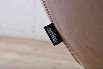中古　arflex(アルフレックス)　LUCIA(ルチア)　バックスキン張り(張り地L4ランク)　丸みのあるフォルムが柔らかい印象を与える1人掛けソファ(1P、回転チェア、ラウンジチェア、椅子、イス)(定価約75万4千円)(R-068391)