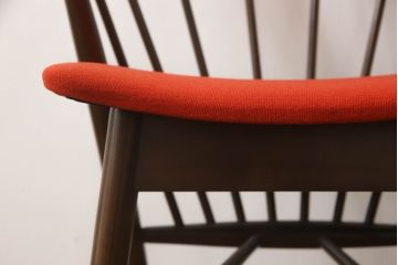 和製ビンテージ　希少デザイン!!　飛騨産業　キツツキ　重厚感ある佇まいと洗練されたデザインが美しいアームチェア(ダイニングチェア、椅子、イス、ヴィンテージ)(R-068398)
