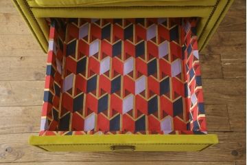 中古　新品未使用　グッチ(GUCCI)　ポーターズチェア　グッチデコール　自分だけの特別な空間を演出できる引き出し付きアームソファ(1人掛けソファ、一人掛け、1P)(定価約198万円)(R-068401)