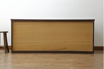 中古　国産　民芸家具　天板リメイク　重厚な佇まいが魅力的なテレビ台(ローボード、ローチェスト、収納棚、収納タンス、引出し)(R-068402)
