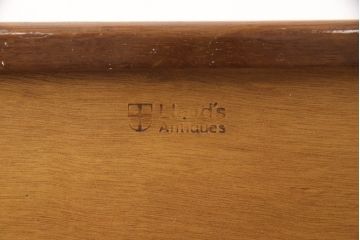 イギリスビンテージ　White&Newton社製(ホワイト&ニュートン)　Lloyd's Antiques(ロイズ・アンティークス)取り扱い　ローズウッド材　洗練された美しいデザインが魅力的なサイドボード(サイドキャビネット、リビングボード、テレビ台、テレビボード、収納棚、戸棚、英国、ヴィンテージ)(R-068403)
