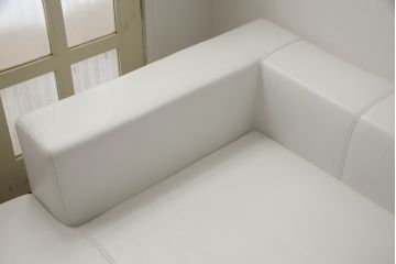 中古　ケルビン・ジョルマーニ(KELVIN GIORMANI)　本革　シンプルで洗練されたデザインが素敵なカウチソファ(レザーソファ、コーナーソファ、3人掛けソファ、三人掛け)(定価約80万円)(R-068404)