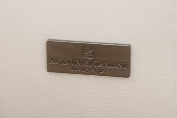 中古　ケルビン・ジョルマーニ(KELVIN GIORMANI)　本革　シンプルで洗練されたデザインが素敵なカウチソファ(レザーソファ、コーナーソファ、3人掛けソファ、三人掛け)(定価約80万円)(R-068404)