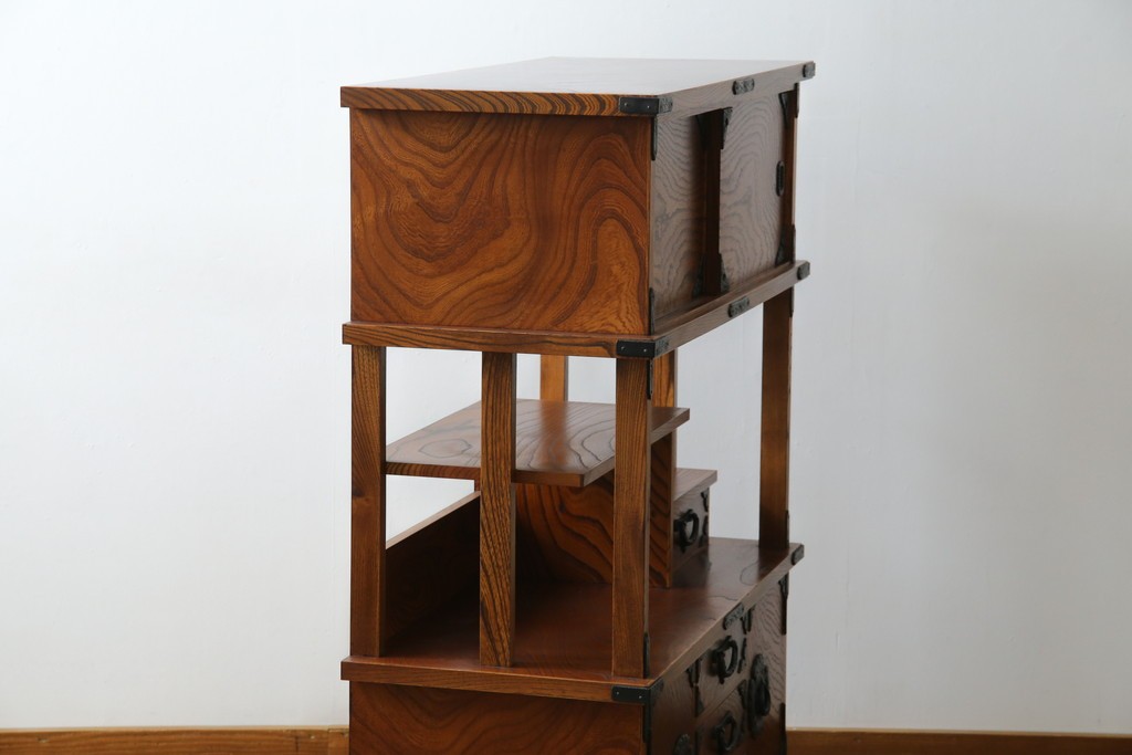 和製ヴィンテージ　岩谷堂箪笥　力強い杢目が上質な和を演出する飾り棚　(R-068405)