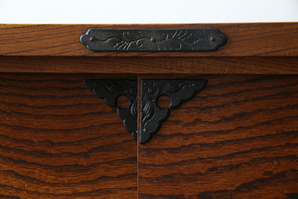 和製ヴィンテージ　岩谷堂箪笥　力強い杢目が上質な和を演出する飾り棚　(R-068405)