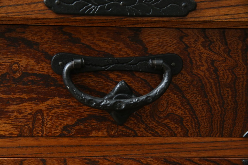 和製ヴィンテージ　岩谷堂箪笥　力強い杢目が上質な和を演出する飾り棚　(R-068405)