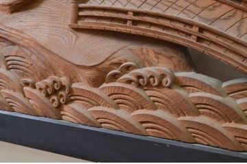 アンティーク建具　井波彫刻　欅(ケヤキ)材　躍動感あふれる風景と松の彫刻が目を惹く両面彫刻欄間2枚セット(明り取り、明かり取り)(R-068408)