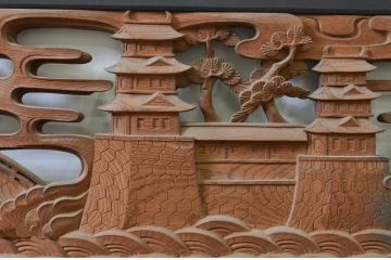 アンティーク建具　井波彫刻　欅(ケヤキ)材　躍動感あふれる風景と松の彫刻が目を惹く両面彫刻欄間2枚セット(明り取り、明かり取り)(R-068408)