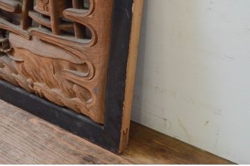 アンティーク建具　井波彫刻　欅(ケヤキ)材　躍動感あふれる風景と松の彫刻が目を惹く両面彫刻欄間2枚セット(明り取り、明かり取り)(R-068408)