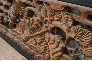 アンティーク建具　井波彫刻　欅(ケヤキ)材　躍動感あふれる風景と松の彫刻が目を惹く両面彫刻欄間2枚セット(明り取り、明かり取り)(R-068408)