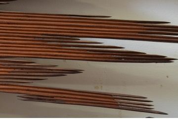 アンティーク建具　井波彫刻　横山一夢作　欅(ケヤキ)材　力強い松の雰囲気が美しい大振りの彫刻欄間1対2枚セット(明り取り、明かり取り)(R-068409)