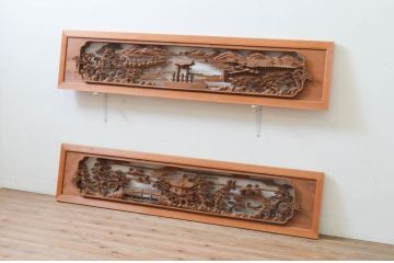 アンティーク建具　井波彫刻　修鈴作　三景の躍動感ある雰囲気が美しい両面彫刻欄間2枚セット(明り取り、明かり取り、在銘)(R-068410)