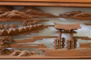 アンティーク建具　井波彫刻　修鈴作　三景の躍動感ある雰囲気が美しい両面彫刻欄間2枚セット(明り取り、明かり取り、在銘)(R-068410)