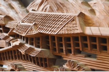 アンティーク建具　井波彫刻　修鈴作　三景の躍動感ある雰囲気が美しい両面彫刻欄間2枚セット(明り取り、明かり取り、在銘)(R-068410)