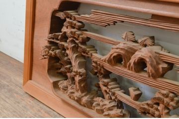 アンティーク建具　井波彫刻　修鈴作　三景の躍動感ある雰囲気が美しい両面彫刻欄間2枚セット(明り取り、明かり取り、在銘)(R-068410)