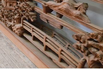 アンティーク建具　井波彫刻　修鈴作　三景の躍動感ある雰囲気が美しい両面彫刻欄間2枚セット(明り取り、明かり取り、在銘)(R-068410)