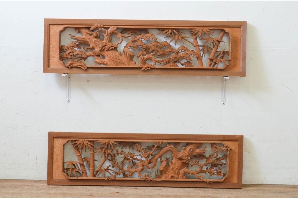 アンティーク建具　井波彫刻　躍動感ある松竹梅が美しい両面彫刻欄間2枚セット　(R-068412)