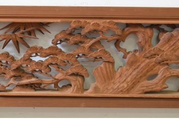 アンティーク建具　井波彫刻　躍動感ある松竹梅が美しい両面彫刻欄間2枚セット(明り取り、明かり取り)(R-068412)
