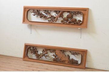 アンティーク建具　井波彫刻　辰児作　躍動感ある竹梅菊が美しい両面彫刻欄間2枚セット(明り取り、明かり取り、在銘)(R-068413)