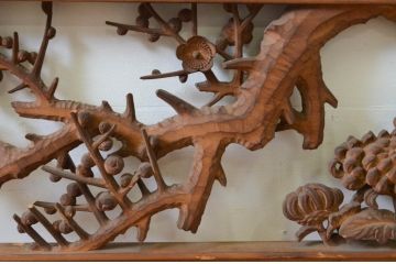 アンティーク建具　井波彫刻　辰児作　躍動感ある竹梅菊が美しい両面彫刻欄間2枚セット(明り取り、明かり取り、在銘)(R-068413)
