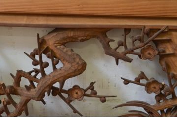 アンティーク建具　井波彫刻　辰児作　躍動感ある竹梅菊が美しい両面彫刻欄間2枚セット(明り取り、明かり取り、在銘)(R-068413)