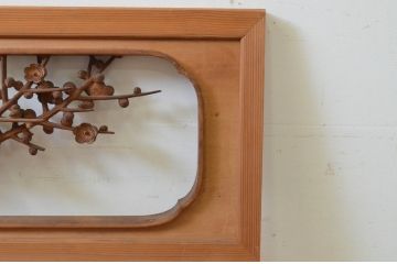 アンティーク建具　井波彫刻　辰児作　躍動感ある竹梅菊が美しい両面彫刻欄間2枚セット(明り取り、明かり取り、在銘)(R-068413)