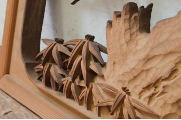 アンティーク建具　井波彫刻　辰児作　躍動感ある竹梅菊が美しい両面彫刻欄間2枚セット(明り取り、明かり取り、在銘)(R-068413)