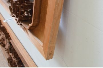 アンティーク建具　井波彫刻　育山刀　迫力ある松が美しい両面彫刻欄間2枚セット(明り取り、明かり取り、在銘)(R-068416)