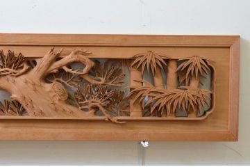 アンティーク建具　井波彫刻　躍動感のある松竹梅が美しい両面彫刻欄間2枚セット(明り取り、明かり取り、在銘)(R-068417)