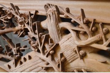 アンティーク建具　井波彫刻　躍動感のある松竹梅が美しい両面彫刻欄間2枚セット(明り取り、明かり取り、在銘)(R-068417)