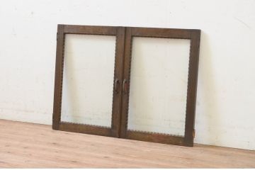 アンティーク建具　レトロな雰囲気が魅力のガラス窓2枚セット(両開き窓、ガラス戸、ガラス扉)(R-068424)