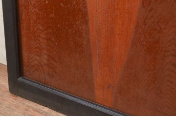 アンティーク建具　黒漆枠　杉材のユニークな木目と色合いを楽しめる板戸窓2枚セット(引き戸)(R-068431)