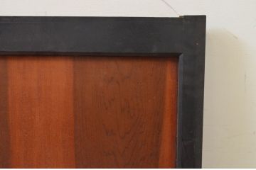 アンティーク建具　黒漆枠　杉材のユニークな木目と色合いを楽しめる板戸窓2枚セット(引き戸)(R-068431)