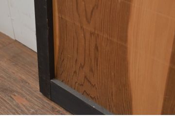 アンティーク建具　黒漆枠　杉材のユニークな木目と色合いを楽しめる板戸窓2枚セット(引き戸)(R-068431)