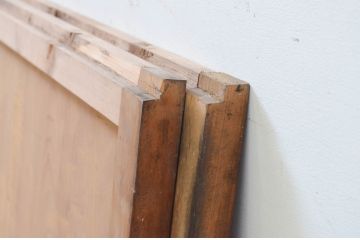 アンティーク建具　檜(ヒノキ)枠と杉材のナチュラルな雰囲気の板戸窓2枚セット(引き戸)(R-068432)