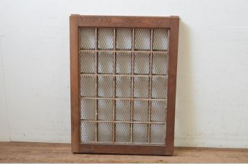 アンティーク建具　枠欅(ケヤキ)材　亀甲金網入りの重厚感ある小さなくぐり戸1枚(きつね格子、狐格子、引き戸、蔵戸、格子戸、マス目、升目、金網戸)(R-068435)