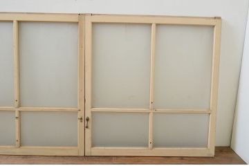 アンティーク建具　ペイント仕上げ限定　昭和レトロ　インテリアに取り入れやすいシンプルなデザインのペイントガラス窓4枚セット(引き戸、ガラス戸)(R-068437)