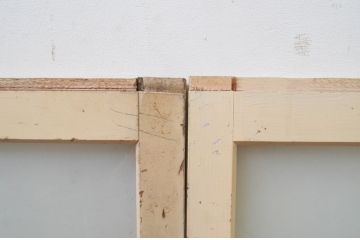 アンティーク建具　ペイント仕上げ限定　昭和レトロ　インテリアに取り入れやすいシンプルなデザインのペイントガラス窓4枚セット(引き戸、ガラス戸)(R-068437)