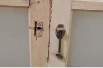 アンティーク建具　ペイント仕上げ限定　昭和レトロ　インテリアに取り入れやすいシンプルなデザインのペイントガラス窓4枚セット(引き戸、ガラス戸)(R-068437)