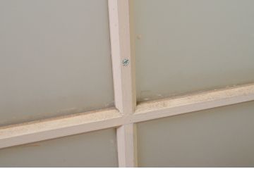 アンティーク建具　ペイント仕上げ限定　昭和レトロ　インテリアに取り入れやすいシンプルなデザインのペイントガラス窓4枚セット(引き戸、ガラス戸)(R-068438)