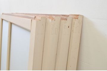 アンティーク建具　ペイント仕上げ限定　昭和レトロ　インテリアに取り入れやすいシンプルなデザインのペイントガラス窓4枚セット(引き戸、ガラス戸)(R-068438)