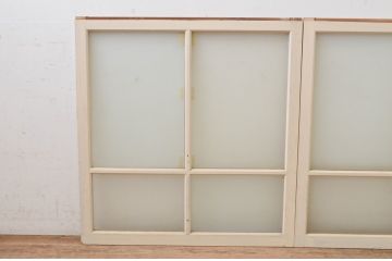 アンティーク建具　ペイント仕上げ限定　昭和レトロ　インテリアに取り入れやすいシンプルなデザインのペイントガラス窓2枚セット(引き戸、ガラス戸)(R-068439)