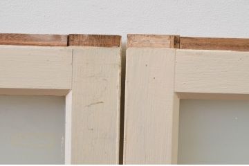 アンティーク建具　ペイント仕上げ限定　昭和レトロ　インテリアに取り入れやすいシンプルなデザインのペイントガラス窓2枚セット(引き戸、ガラス戸)(R-068439)