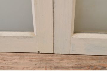 アンティーク建具　ペイント仕上げ限定　昭和レトロ　インテリアに取り入れやすいシンプルなデザインのペイントガラス窓2枚セット(引き戸、ガラス戸)(R-068439)