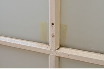 アンティーク建具　ペイント仕上げ限定　昭和レトロ　インテリアに取り入れやすいシンプルなデザインのペイントガラス窓2枚セット(引き戸、ガラス戸)(R-068439)