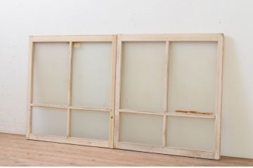 アンティーク建具　ペイント仕上げ限定　昭和レトロ　インテリアに取り入れやすいシンプルなデザインのペイントガラス窓2枚セット(引き戸、ガラス戸)(R-068440)